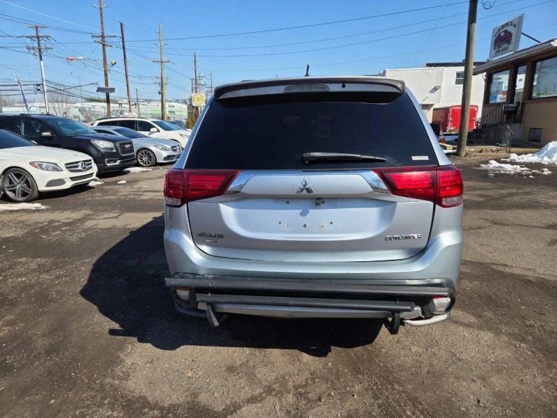 2016 Mitsubishi Outlander - Image 4 of 12