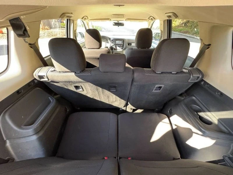2016 Mitsubishi Outlander - Image 11 of 12