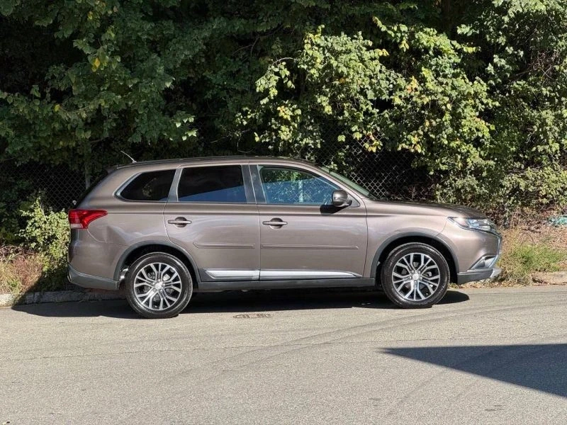 2016 Mitsubishi Outlander - Image 4 of 12