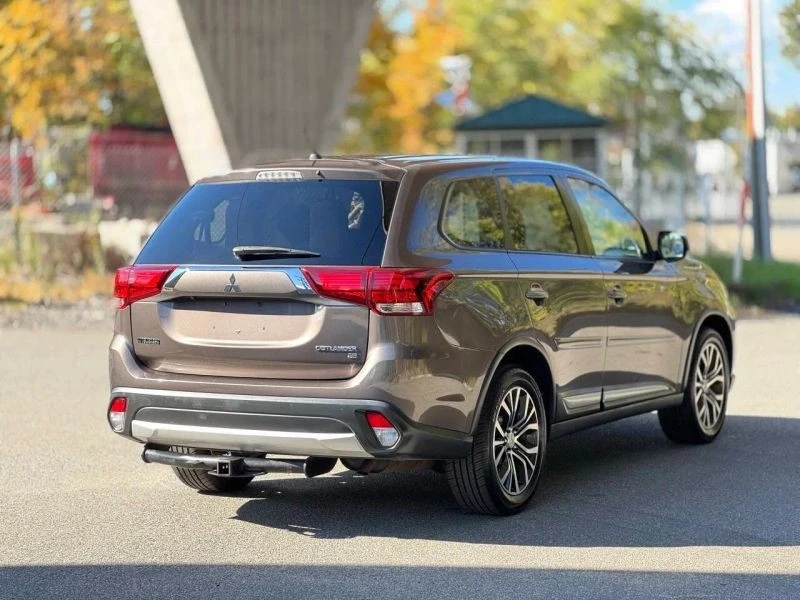 2016 Mitsubishi Outlander - Image 6 of 12