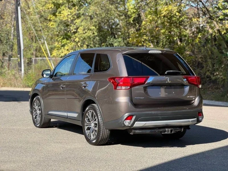 2016 Mitsubishi Outlander - Image 8 of 12