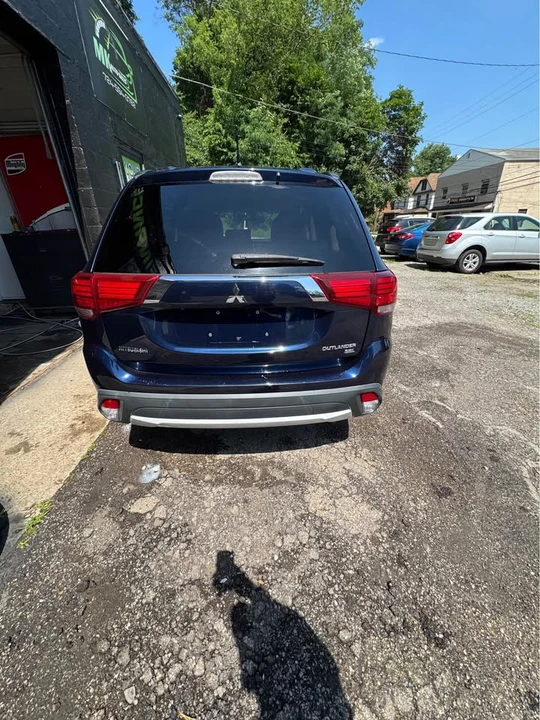 2016 Mitsubishi Outlander - Image 3 of 8