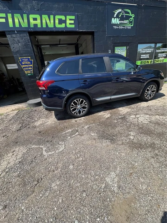 2016 Mitsubishi Outlander - Image 2 of 8