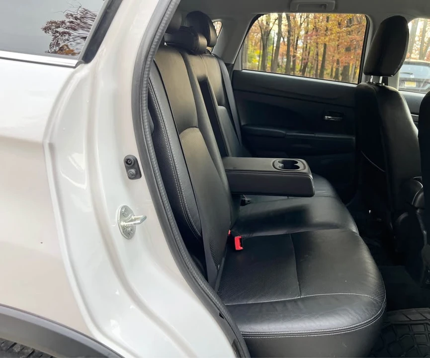 2016 Mitsubishi Outlander - Image 16 of 19