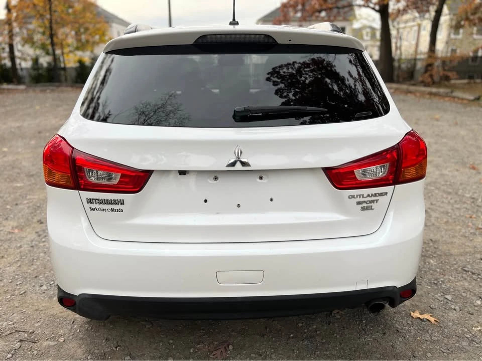 2016 Mitsubishi Outlander - Image 11 of 19