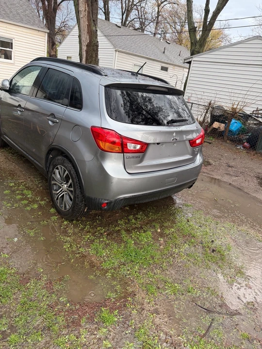 2016 Mitsubishi Outlander - Image 3 of 8