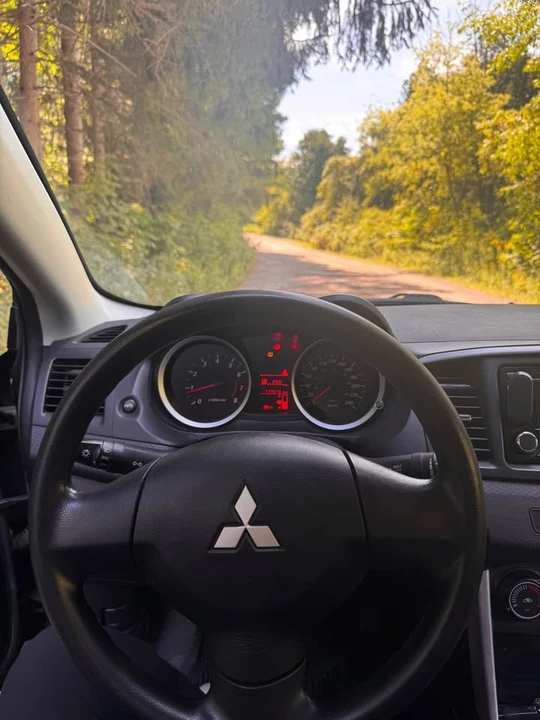 2016 Mitsubishi Lancer 10th Gen - Image 5 of 10