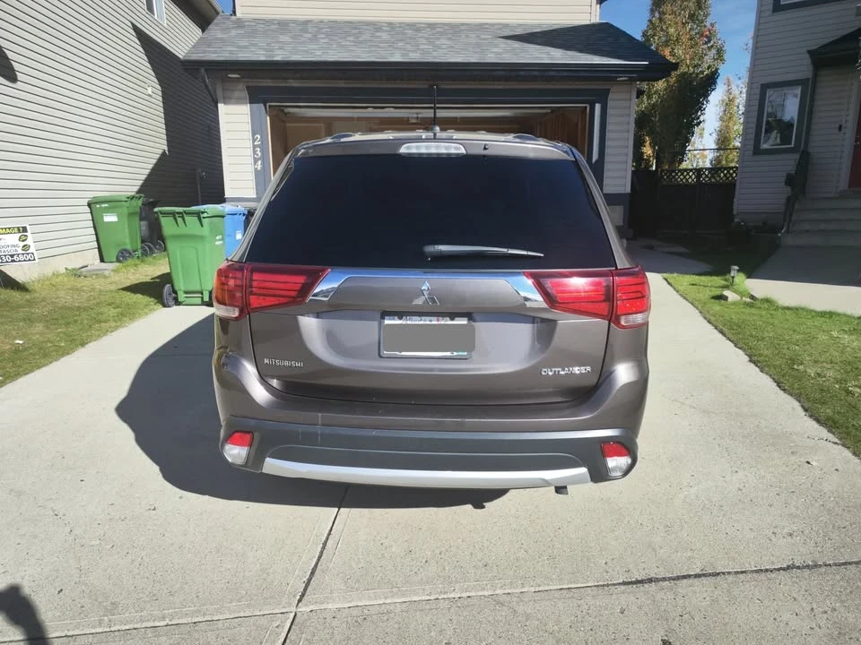 2016 Mitsubishi Outlander - Image 2 of 8