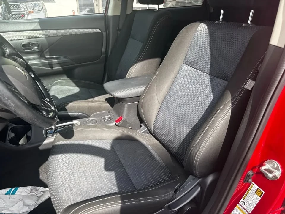 2016 Mitsubishi Outlander - Image 11 of 16