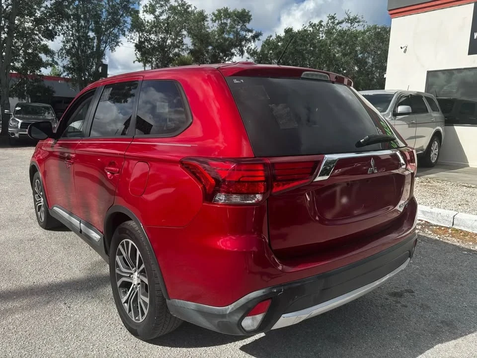 2016 Mitsubishi Outlander - Image 7 of 16