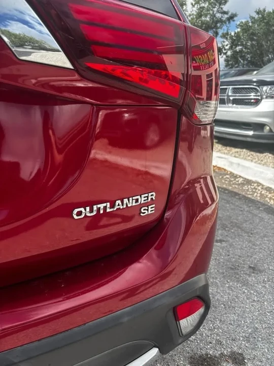 2016 Mitsubishi Outlander - Image 8 of 16