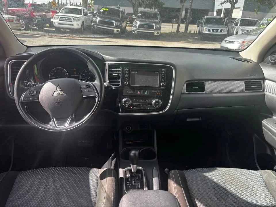 2016 Mitsubishi Outlander - Image 9 of 16