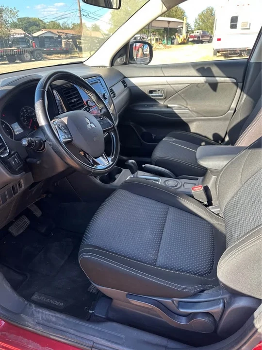 2016 Mitsubishi Outlander - Image 6 of 7