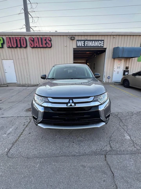 2016 Mitsubishi Outlander - Image 2 of 11