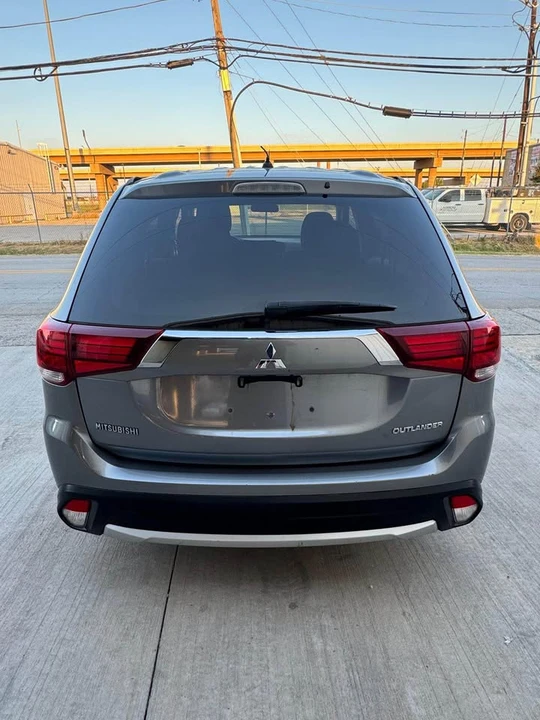 2016 Mitsubishi Outlander - Image 5 of 11