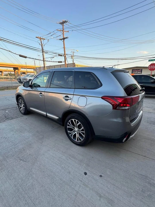 2016 Mitsubishi Outlander - Image 6 of 11