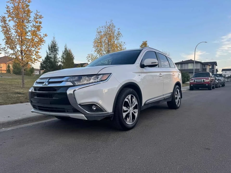 2016 Mitsubishi Outlander - Image 2 of 20