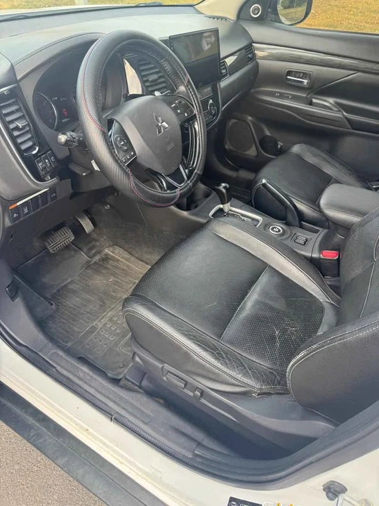2016 Mitsubishi Outlander - Image 9 of 20