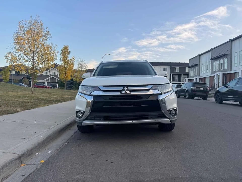 2016 Mitsubishi Outlander - Image 2 of 18