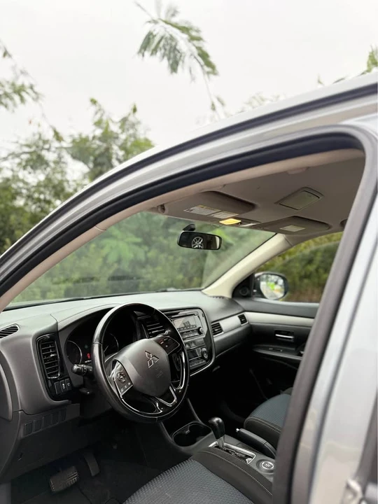 2016 Mitsubishi Outlander - Image 7 of 12