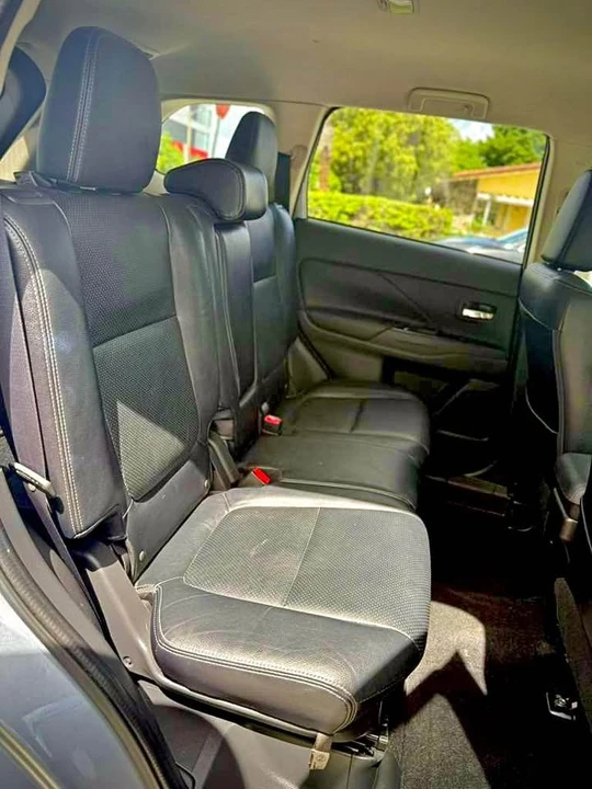 2016 Mitsubishi Outlander - Image 11 of 15