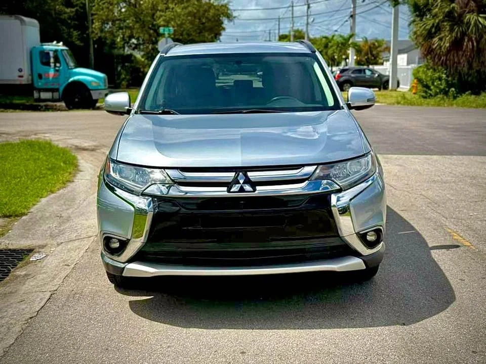 2016 Mitsubishi Outlander - Image 2 of 15