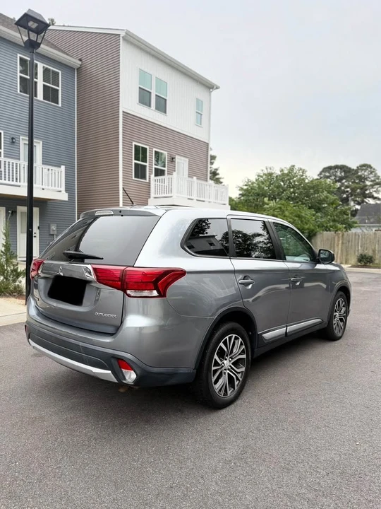 2016 Mitsubishi Outlander - Image 4 of 12