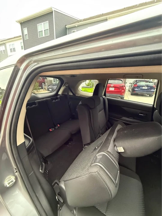 2016 Mitsubishi Outlander - Image 9 of 12