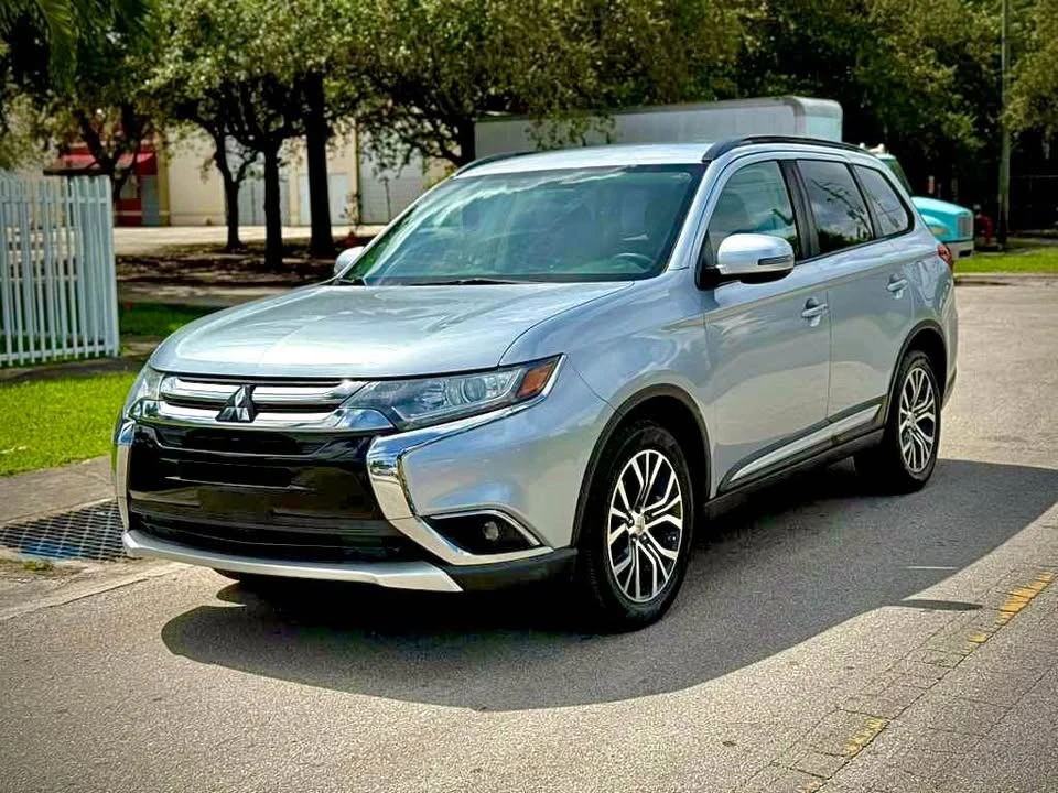 2016 Mitsubishi Outlander - Image 3 of 15