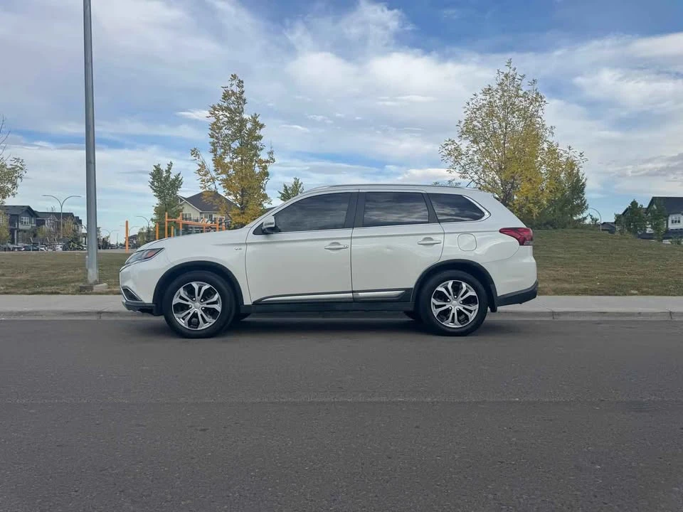 2016 Mitsubishi Outlander - Image 8 of 18