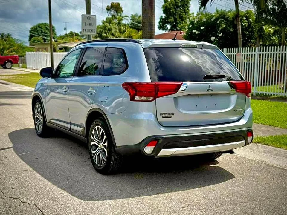 2016 Mitsubishi Outlander - Image 4 of 15