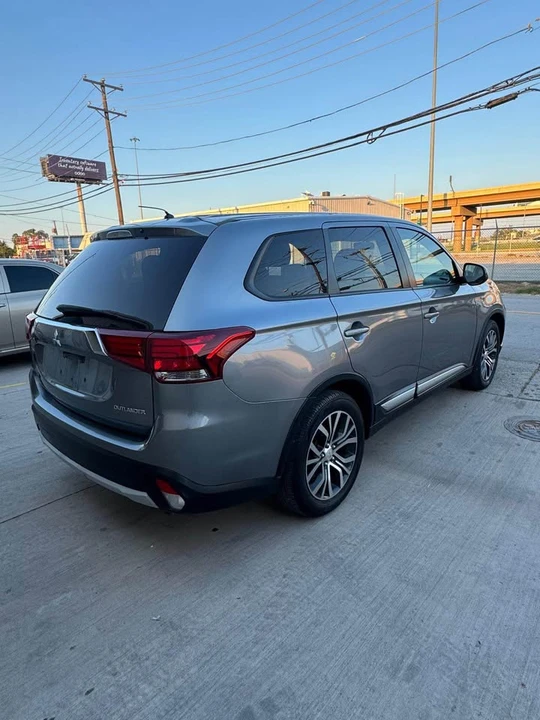 2016 Mitsubishi Outlander - Image 4 of 11