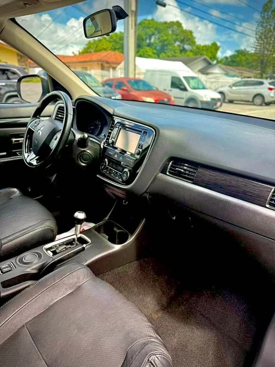 2016 Mitsubishi Outlander - Image 14 of 15