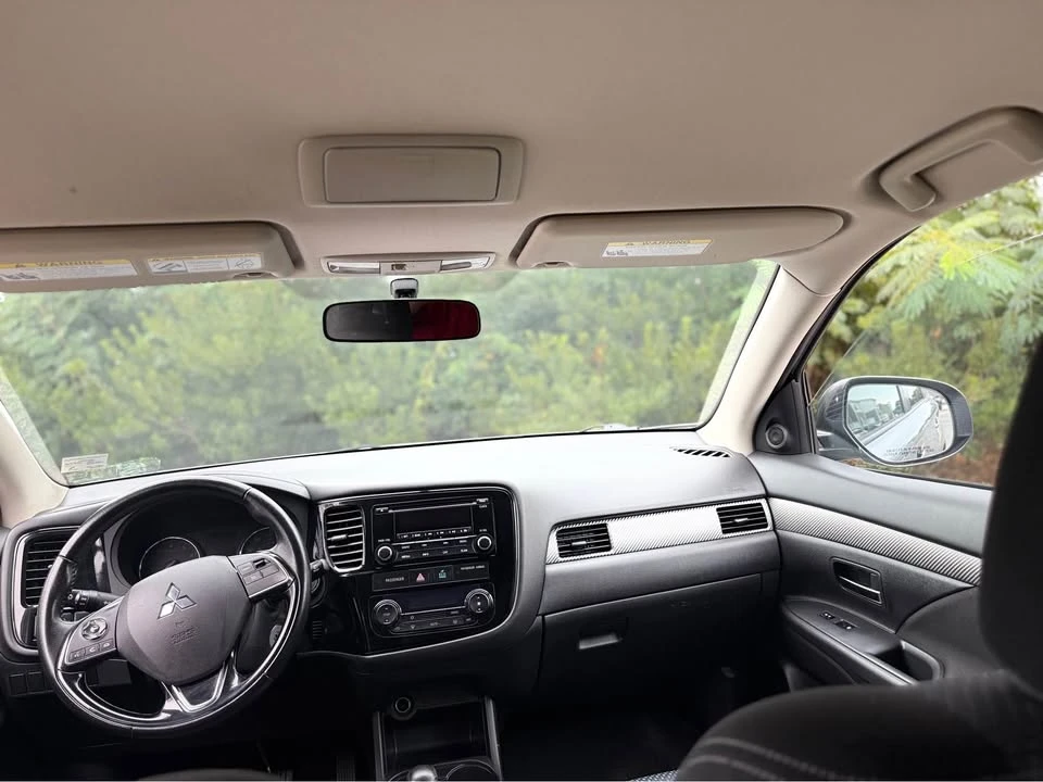 2016 Mitsubishi Outlander - Image 11 of 12