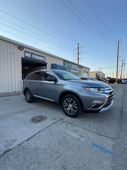 2016 Mitsubishi Outlander - Image 3 of 11