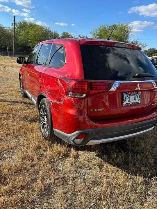 2016 Mitsubishi Outlander - Image 4 of 7