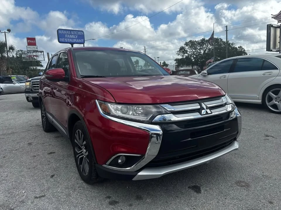 2016 Mitsubishi Outlander - Image 3 of 16