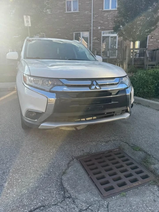 2016 Mitsubishi Outlander - Image 10 of 13