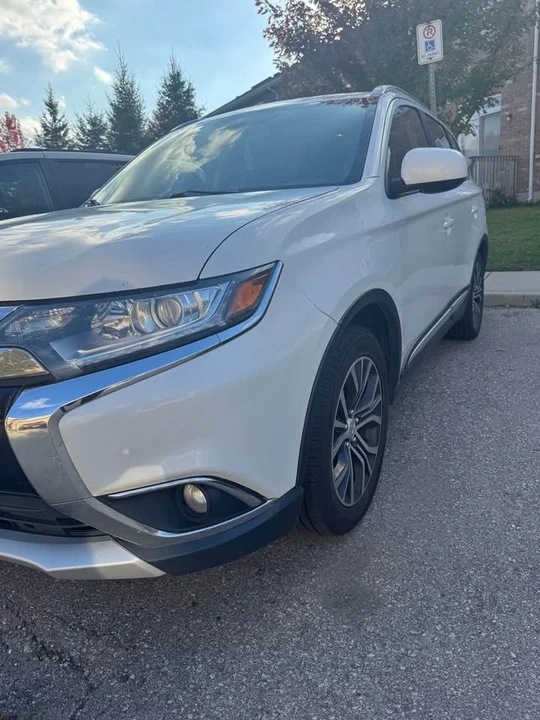 2016 Mitsubishi Outlander - Image 11 of 13