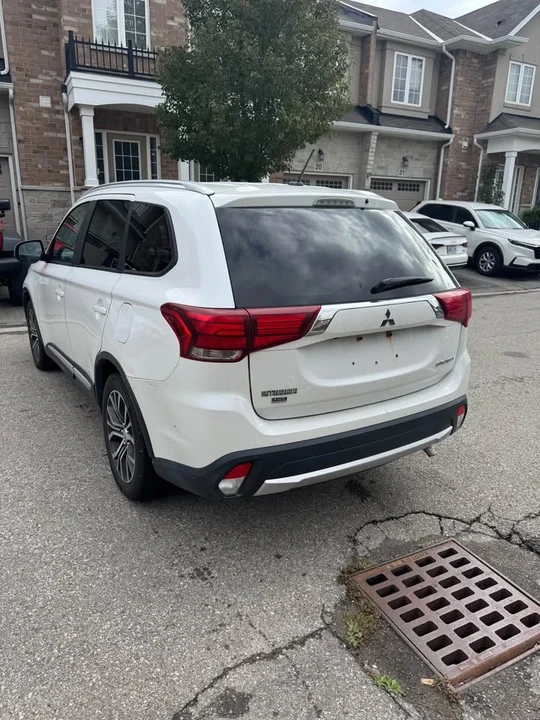 2016 Mitsubishi Outlander - Image 2 of 13