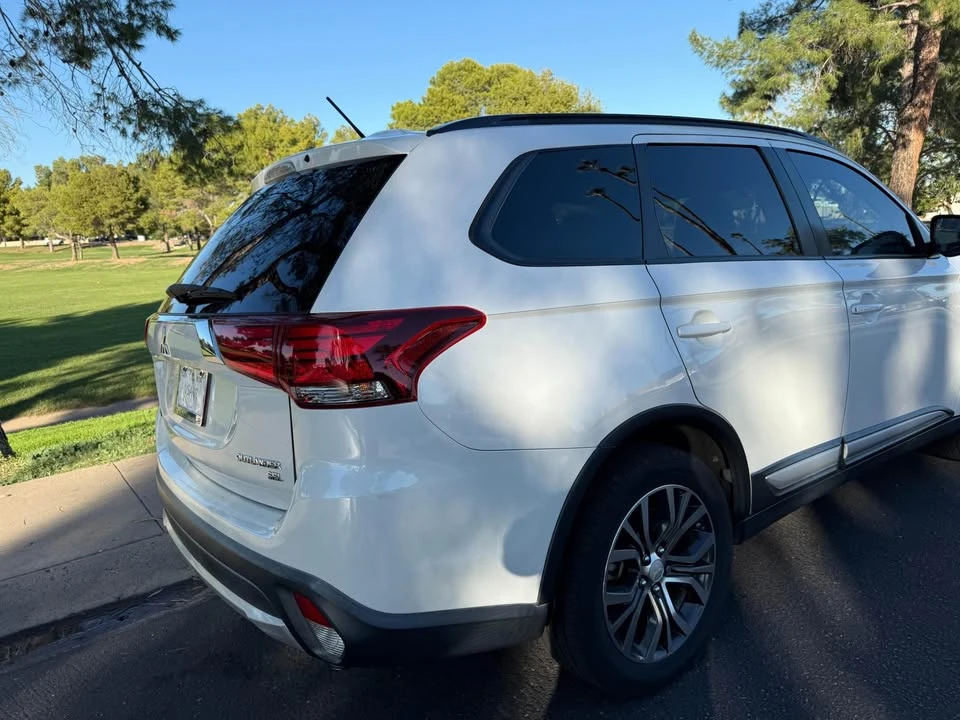 2016 Mitsubishi Outlander - Image 5 of 9