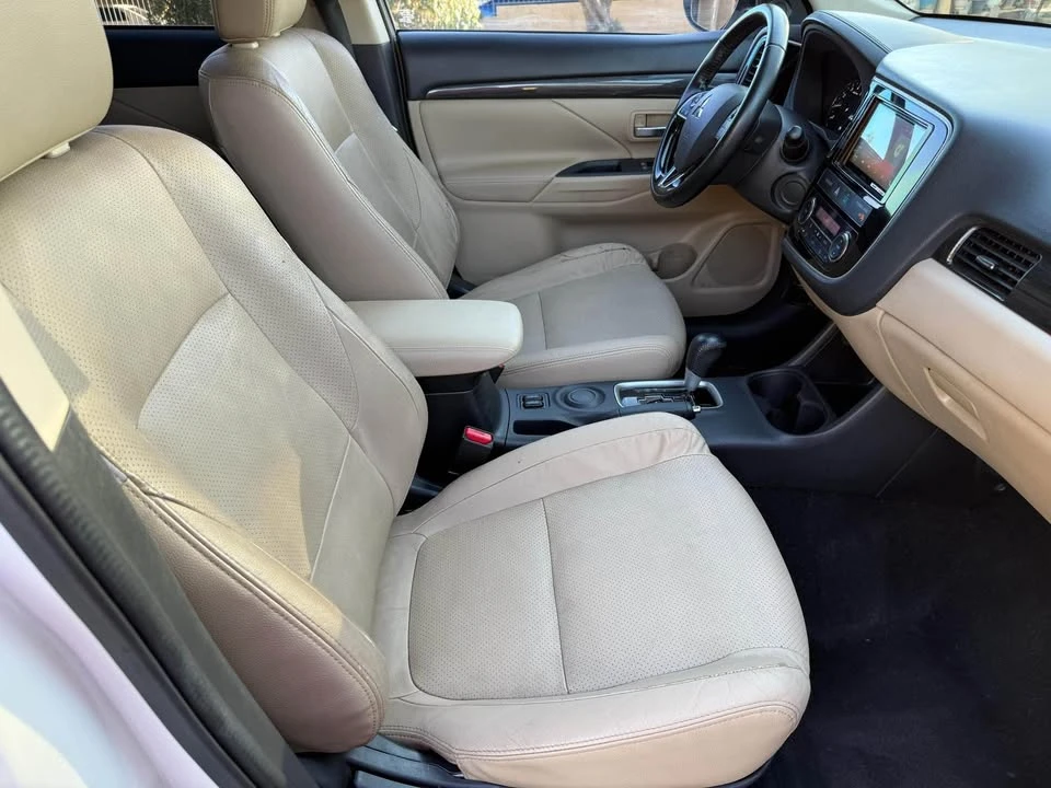 2016 Mitsubishi Outlander - Image 7 of 9