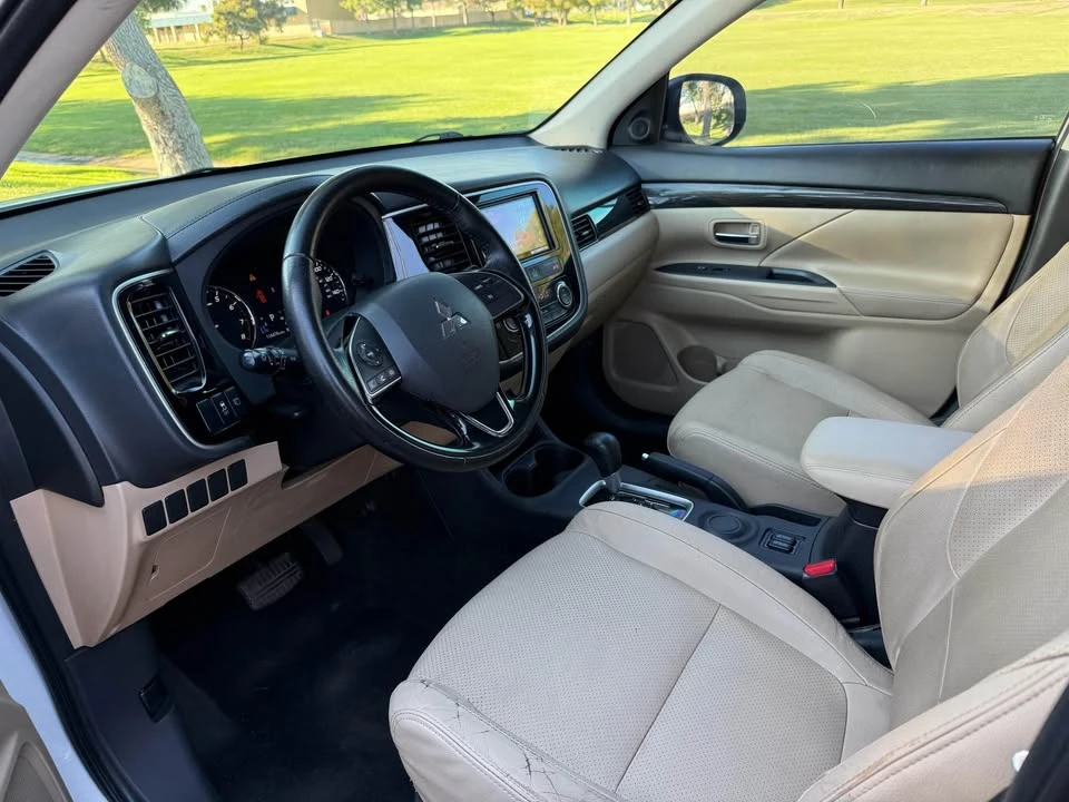 2016 Mitsubishi Outlander - Image 6 of 9