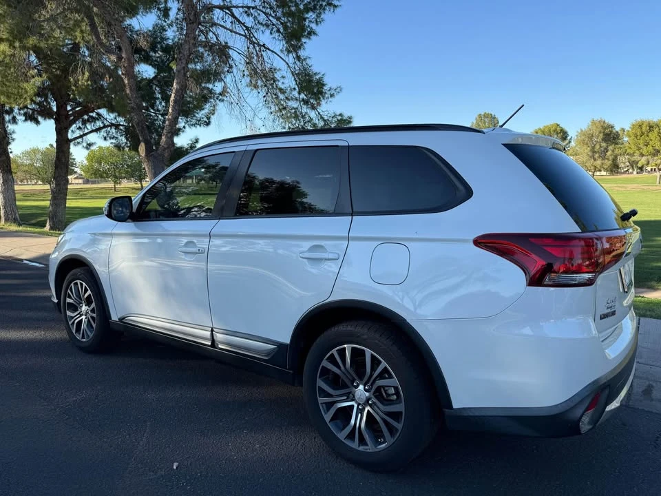 2016 Mitsubishi Outlander - Image 4 of 9