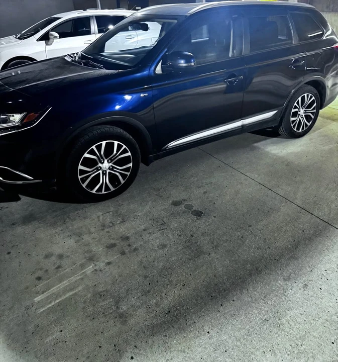 2016 Mitsubishi Outlander - Image 11 of 12