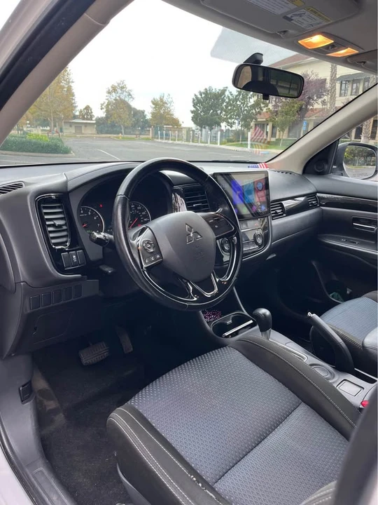 2016 Mitsubishi Outlander - Image 5 of 9