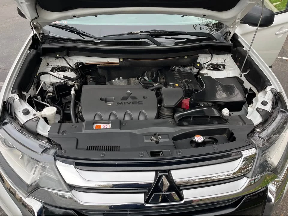 2016 Mitsubishi Outlander - Image 8 of 9