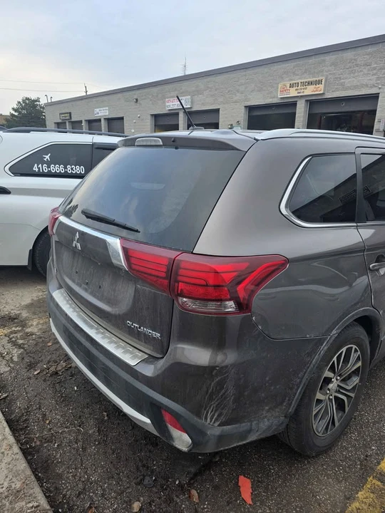2016 Mitsubishi Outlander - Image 4 of 13