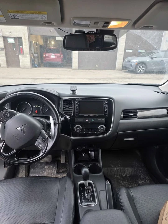 2016 Mitsubishi Outlander - Image 11 of 13