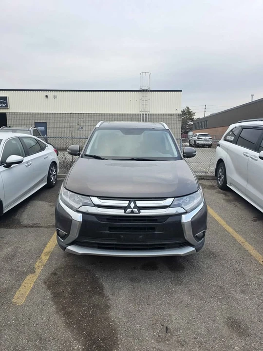 2016 Mitsubishi Outlander - Image 2 of 13